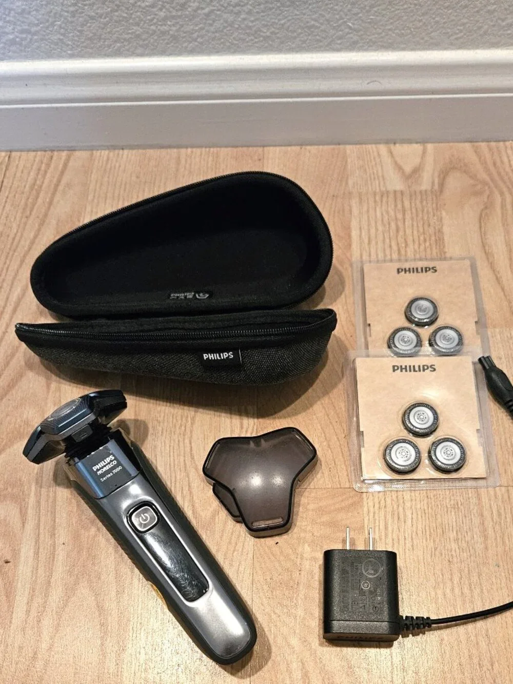 Philips Norelco S7788 7000 Series Electric Shaver Wet/Dry Razor w/ Charger